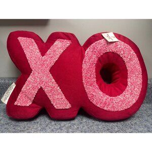 Target Bullseye Playground XO Valentines LOVE Pillow 10 by 14  new with tag!